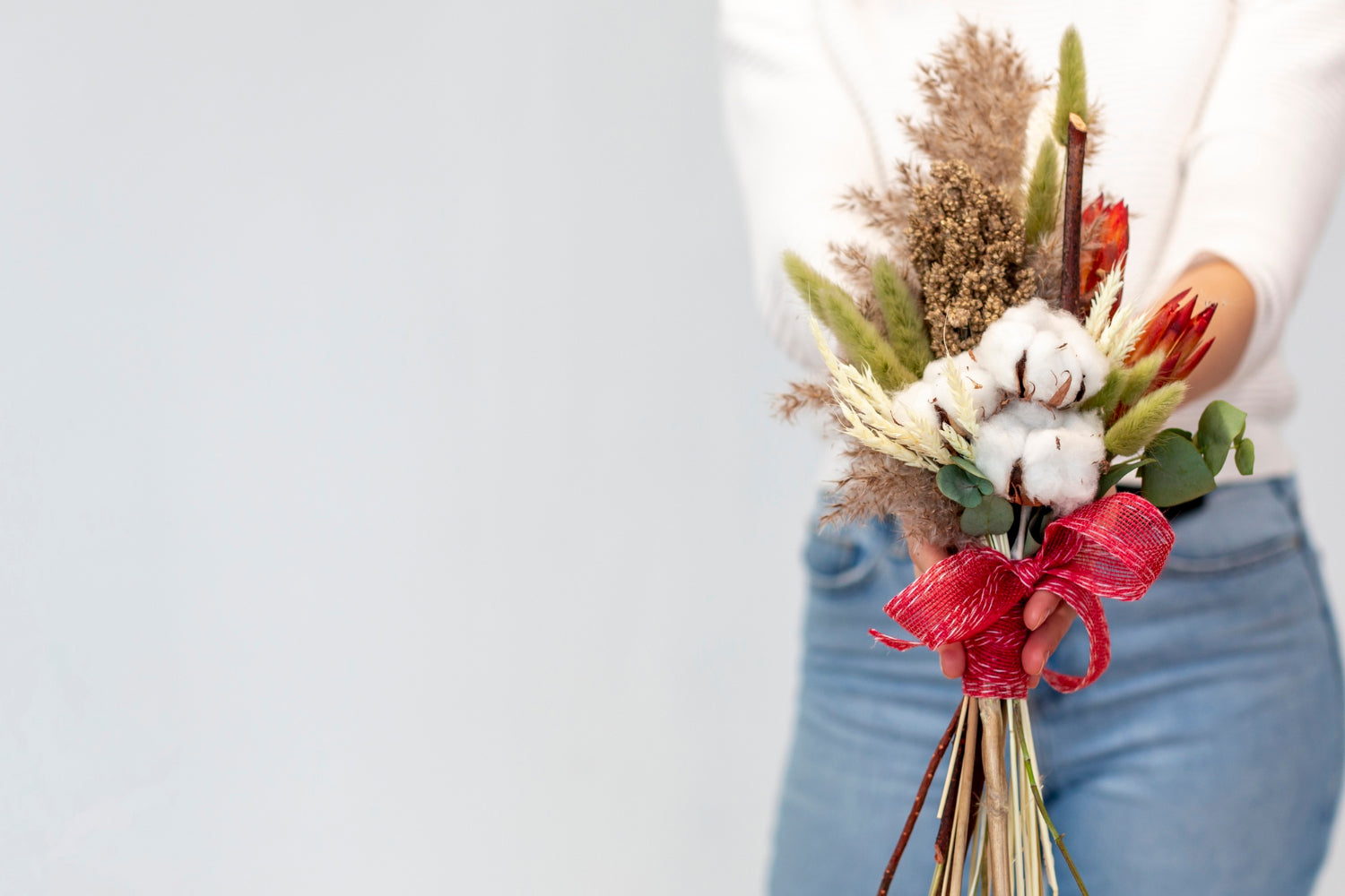 Premium bouquets.<br>
Same-day delivery.